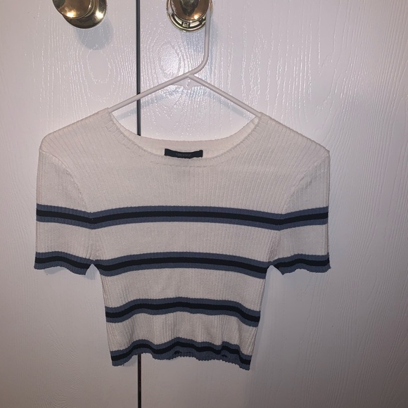 CROP TOP FROM FORVER 21 - Picture 4 of 4